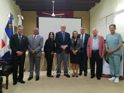 Dr. Herbert Stern asume presidencia Academia Dominicana de Medicina 